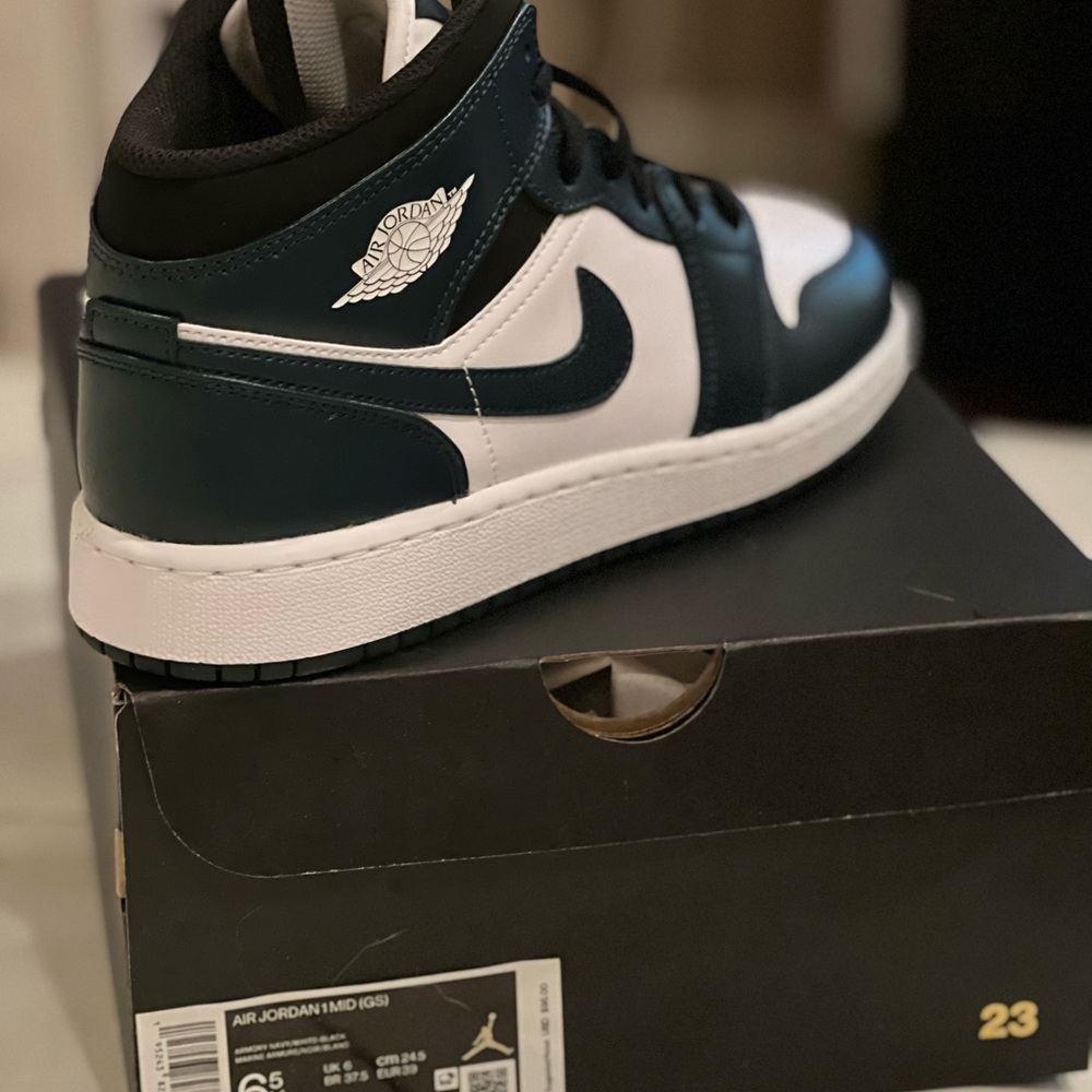 Air Jordan 1 Big Kids 6.5 Armory/Navy white - black!